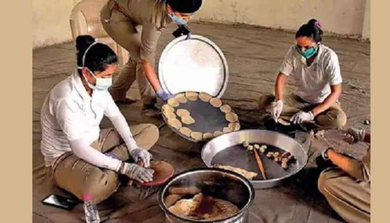 Kitchen at Vadodara police headquarters turns into community kitchen for poor people