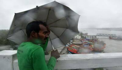 সোমবারও আকাশের মুখ ভার, আজ বজ্রবিদ্যুৎ সহ প্রবল বর্ষণের সম্ভাবনা বাংলায়