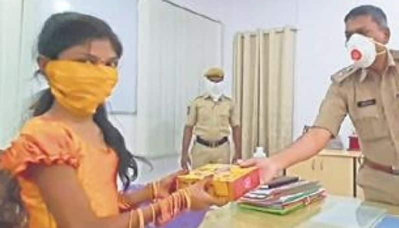 class five student donates 100 handmade masks to hyderabad police