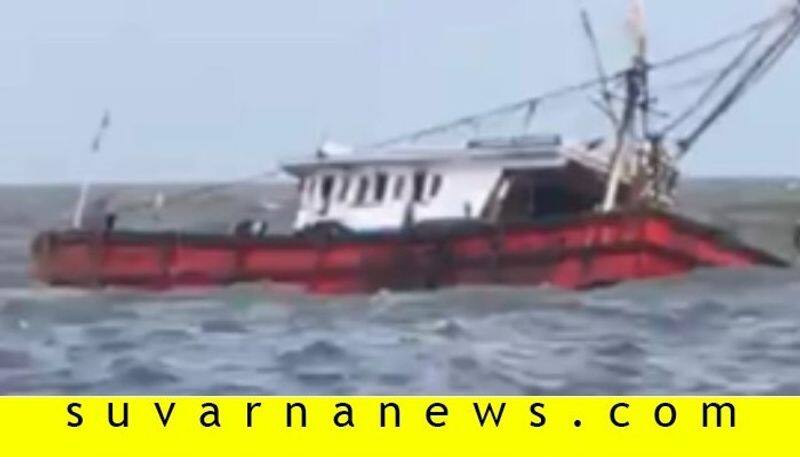 Fishing boat accident in malpe here is the video