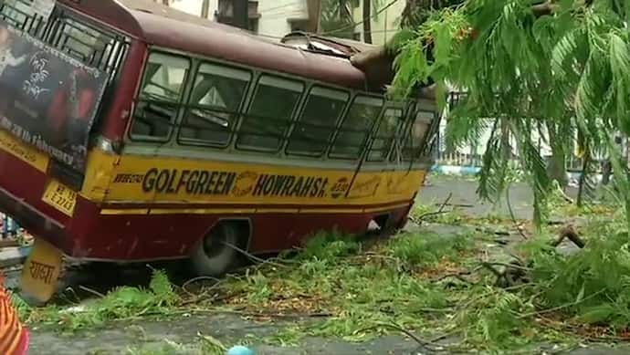 सुपर साइक्लोन अम्फान ने मचाई तबाही, लगभग 7 लाख लोगों को पहुंचाया सुरक्षित स्थान पर, बंगाल में 12 मौतें