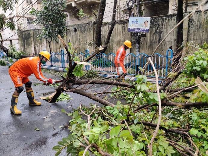 তাণ্ডব থামলেও  দুর্যোগ এখনও কাটেনি, জানাল আলিপুর আবহাওয়া দফতর