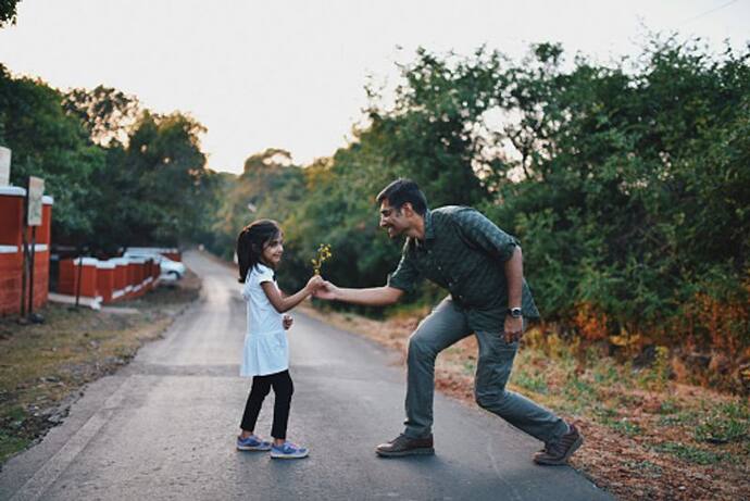 Parenting Tips: বাচ্চার সঙ্গে যৌনতা নিয়ে খোলামেলা আলোচনা করুন, বাচ্চাকে সঠিক পথে চালনা করতে তার বন্ধু হন