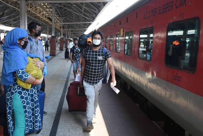 ट्रेन से सफर के लिए 2 घंटे में ढाई लाख टिकट बुक; रेल मंत्री बोले, 2-3 दिन में शुरू होगी काउंटर सेवा