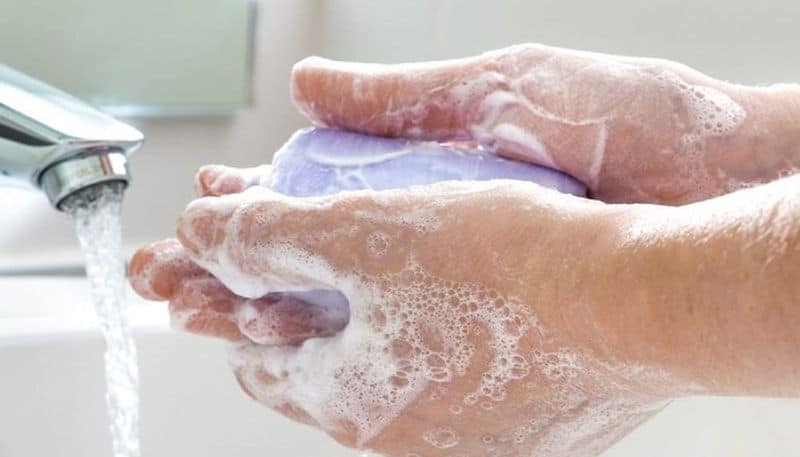 experts instructs to limit the use of hand sanitizer