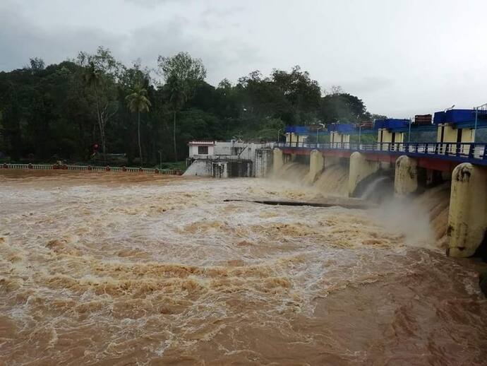 আগামী ৪৮ ঘণ্টায় উত্তরবঙ্গে প্রবল বৃষ্টিতে নদীর জল বেড়ে বন্যার সম্ভাবনা, রয়েছে ধ্বসের আশঙ্কা