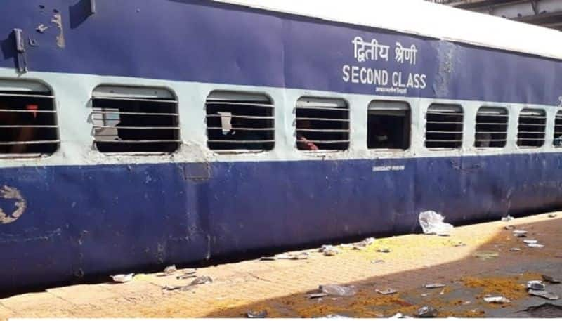 Four men try to flee as Maharashtra-Kerala special train stops at signal before station