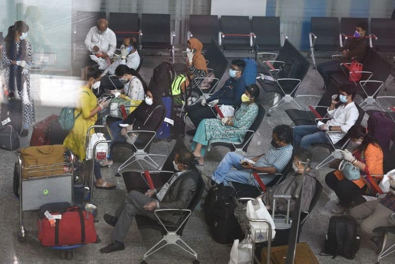 82 Flights cancelled from Delhi, confusion and chaos at Delhi Mumbai airport