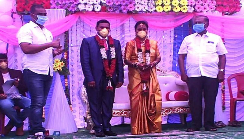 Simple Marriage Held at Harapanahalli in Ballari District due to Lockdown