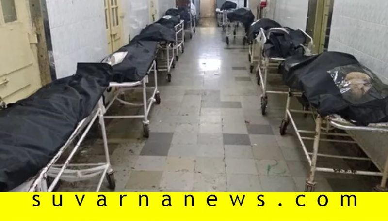 Dead bodies seen lying on stretchers in corridor of KEM Hospital