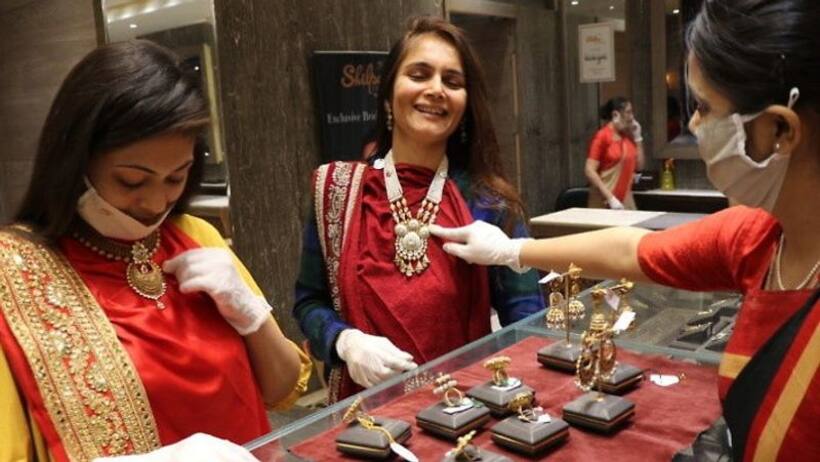 धनतेरस से पहले बढ़ी सोने, चांदी की चमक, सुस्त पड़ी डॉलर की चाल