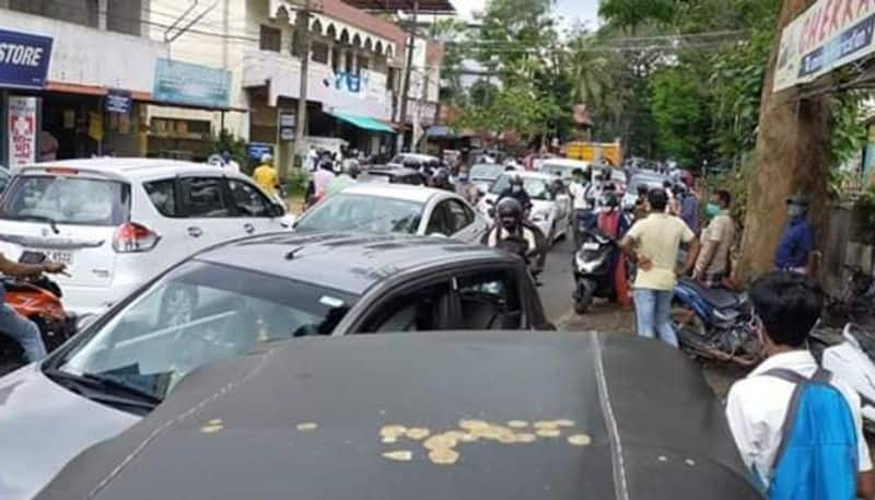 Covid 19 Lockdown people traveling without mask in Alappuzha