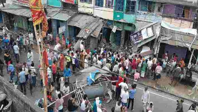 पति से अनबन के बाद बच्चे संग मायके में रहती थी पत्नी, बम धमाके में मां-बेटे की मौत, पति पर आरोप