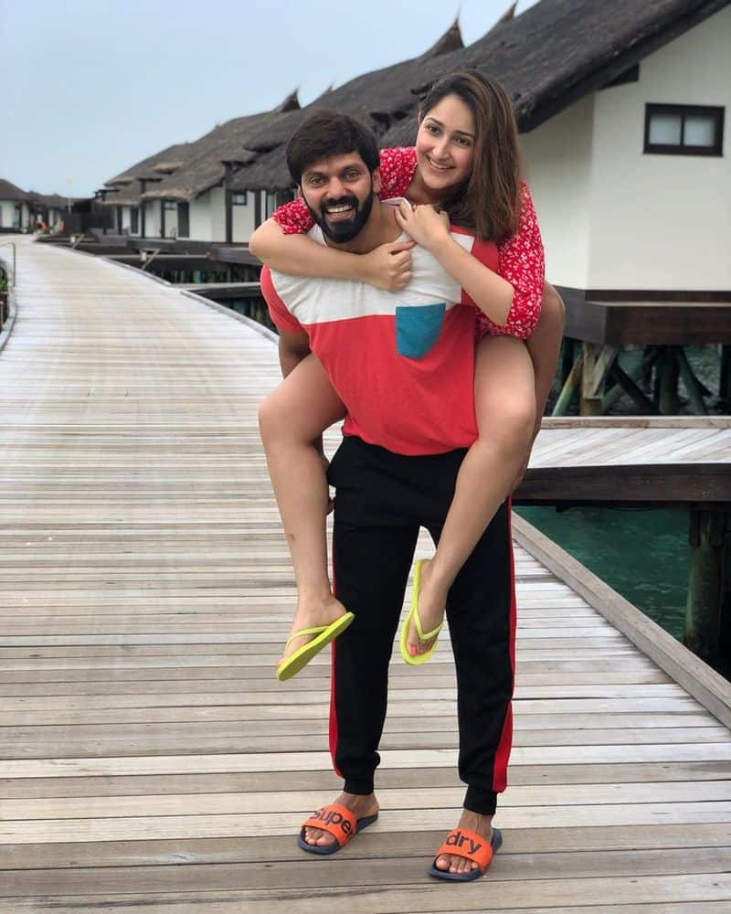 Actor Arya Wife Sayyeshaa Hot bikini photo Going Viral