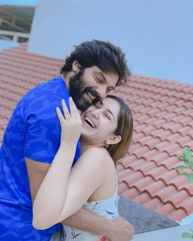 Actor arya and sayeesha blessed with a baby girl