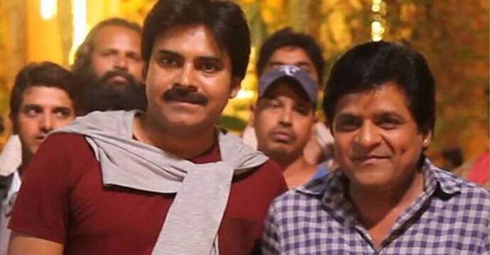 <p>కమెడియన్ అలీ టాలీవుడ్ లో సీనియర్ నటుడు. బాల్యం నుంచే నటన మొదలు పెట్టిన అలీ అంచలంచెలుగా స్టార్ కమెడియన్ గా ఎదిగాడు. వందలాది చిత్రాల్లో తన హాస్యంతో నవ్వులు పూయించాడు. తాజాగా అలీ లాక్ డౌన్ నేపథ్యంలో&nbsp;మీడియాతో&nbsp;తన మనసులో విషయాలని పంచుకున్నాడు.&nbsp;</p>
