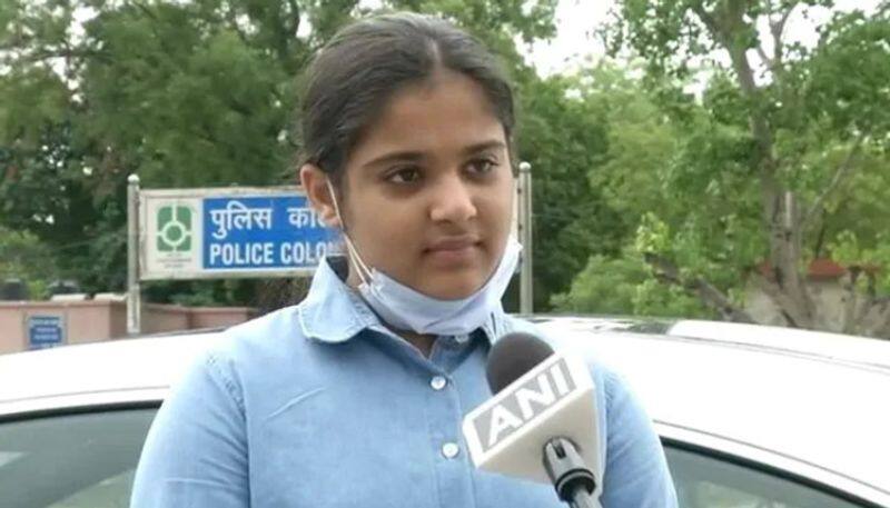 noida girl pay 48000 from piggy bank for airfare of 3 migrants