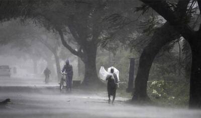 অতি ভারী বৃষ্টি চলবে শনিবার পর্যন্ত, সতর্কতা জারি করল হাওয়া অফিস