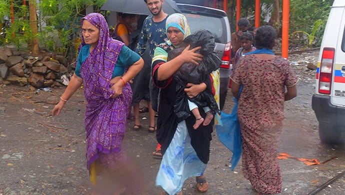 আজ বজ্রবিদ্যুৎ সহ প্রবল বর্ষণ কলকাতায়, নিম্নচাপের পূর্বাভাস, আসছে ঘূর্ণীঝড় 'যশ'