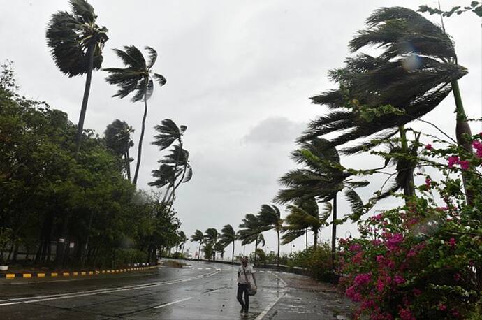<p>కృష్ణా జిల్లాలో దివిసీమ ఉప్పెనకు ఇవాళ్టితో 43 ఏళ్లు నిండాయి. ఈ ఉప్పెన జ్ఞాపకాలు స్థానికులను ఇంకా వెంటాడుతున్నాయి.</p>

