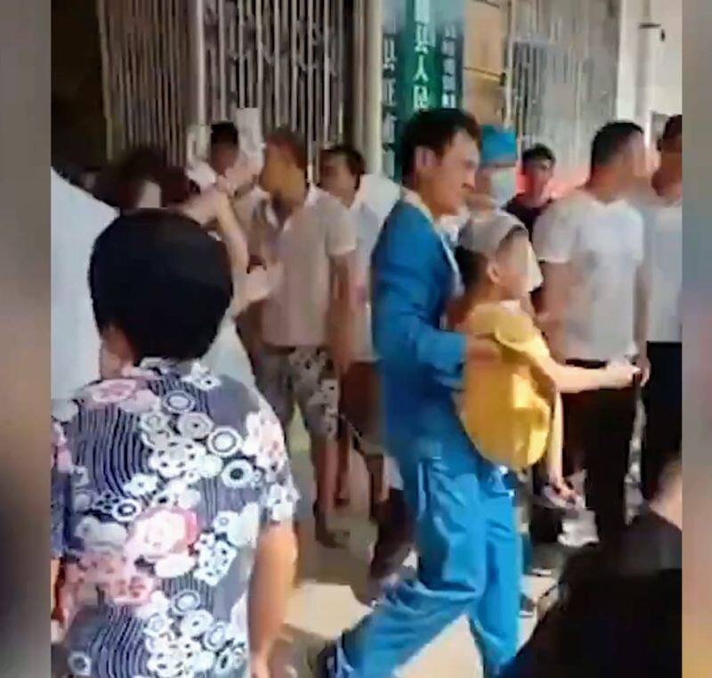 china primary school student and teachers stabbed by security guard