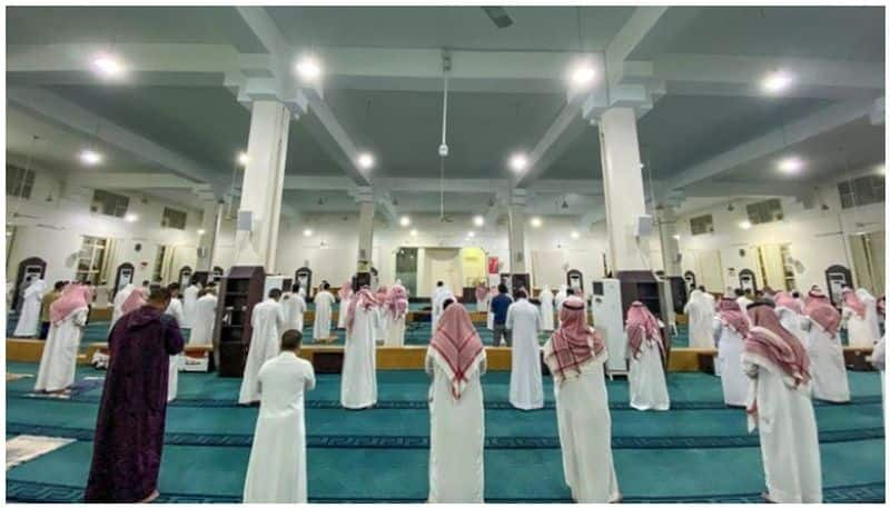 saudi mosques will open today to perform Friday prayers