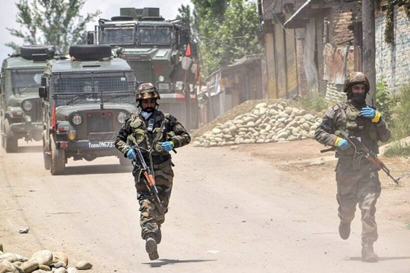 जम्मू कश्मीर में सीआरपीएफ टीम पर आतंकी हमला, एक जवान शहीद