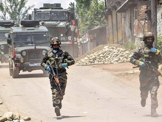 CRPF team attacked by jawans in Anantnag, Jammu and Kashmir