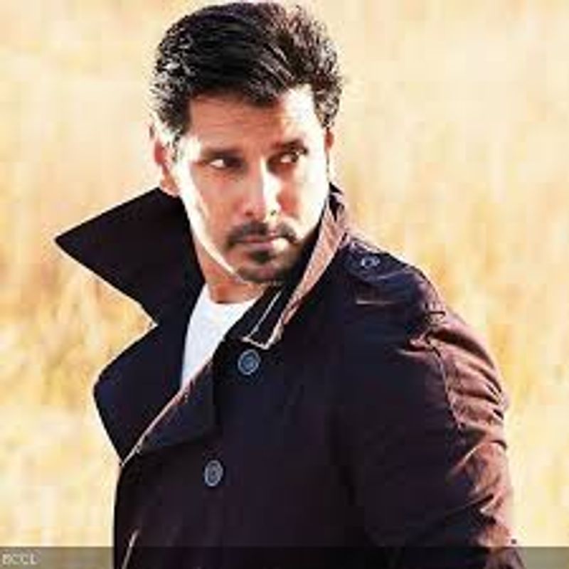 Bomb threat to actor Chiyaan vikram house