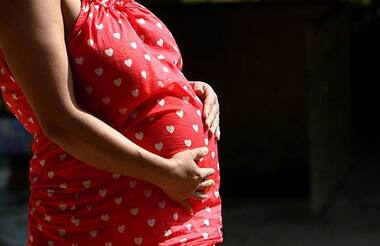 Here are few maternity wear options for expecting mothers in 2020