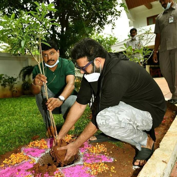 গ্রিন চ্যালেঞ্জে সামিল সাহো, এক হাজার একর জমি দত্তক নিলেন প্রভাস