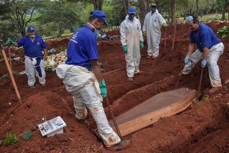 In Indonesia Punishment For Not Wearing Masks Is Digging Graves mh