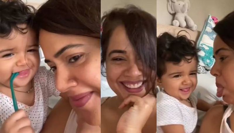 sameera reddy playing with daughter