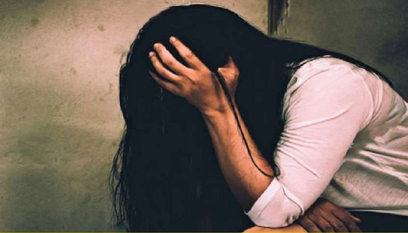 woman protest alone as police constable rapes her at home