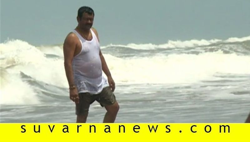 Navalgund MLA takes sea bath in karwar