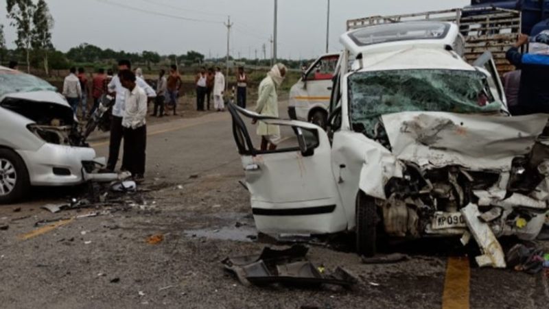 road  accident at  peddapalli district