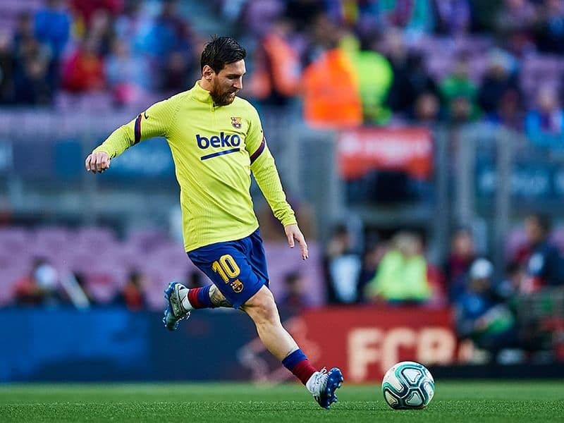 lionel messi stops contract talks with barcelona