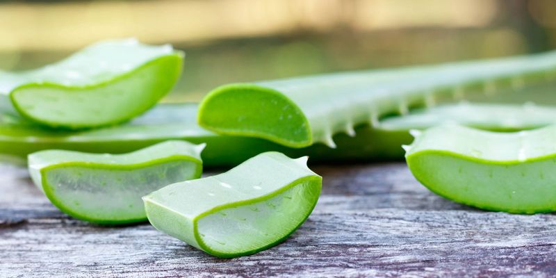 how to use aloe vera gel for skin glow and healthy