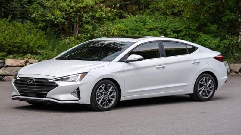 26000 Hyundai Sonata and Elantra sedans are being recalled due to  windshield problem