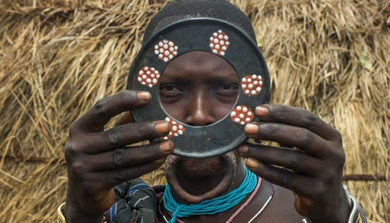 lip plates among suuri people photos