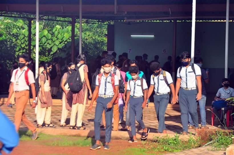 Karnataka SSLC exams: Cops struggle to clear crowds in front of schools as first exam concludes