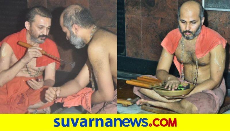 Photo gallery of Taptha mudra dharane in udupi Krishna mutt