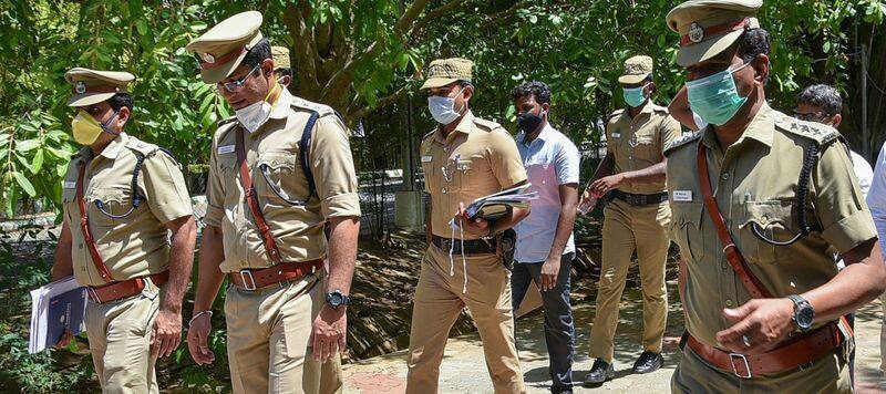 Sathankulam Custodial Death : Four Booked for murder and SI Arrested