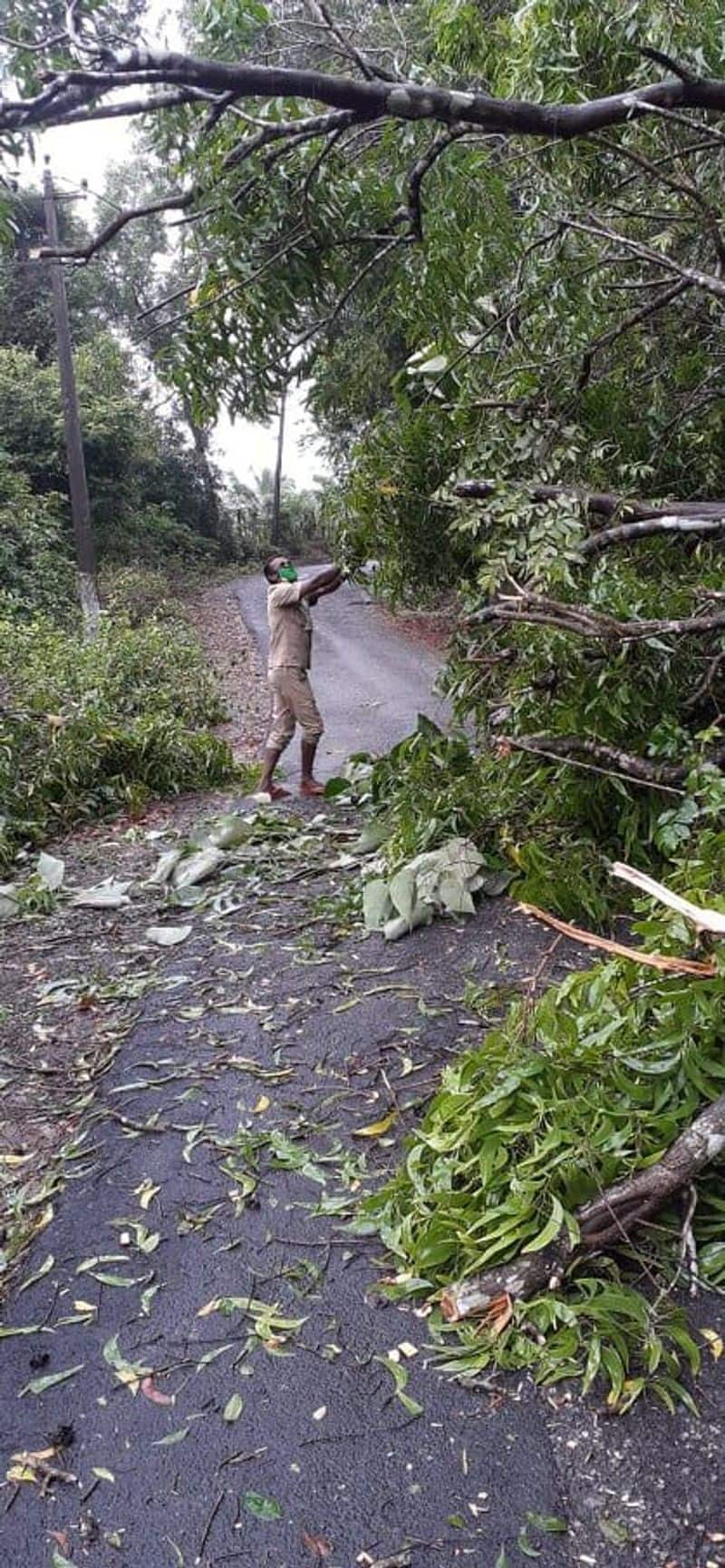 Road Clearance Sagara BEO Bimba Helps SSLC Students