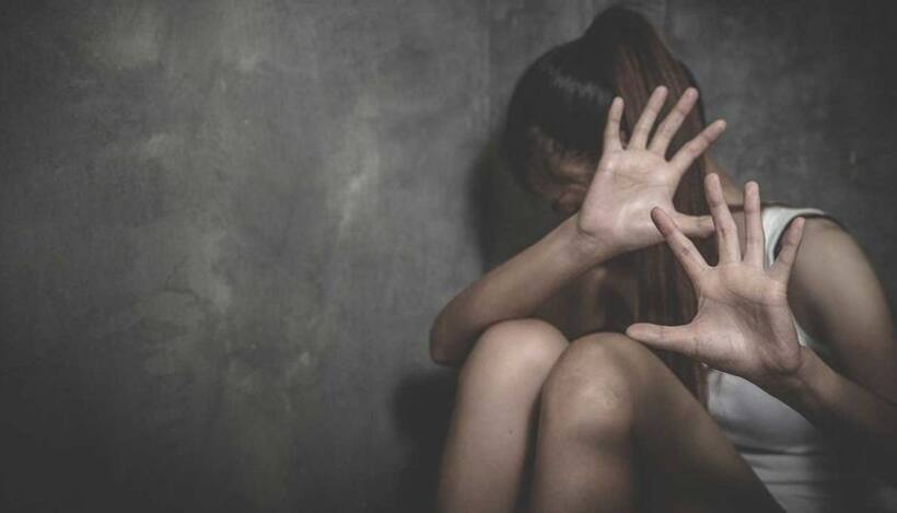 Caught for molesting 13 year old girl, man tonsured and garlanded with shoes, paraded on streets