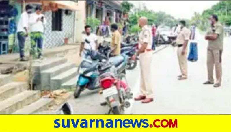 Police inspector put fine on people on road for not wearing mask