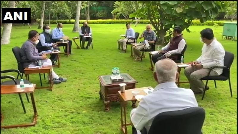 Coronavirus Karnataka CM Yediyurappa chairs emergency meeting over COVID-19 situation