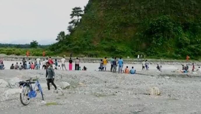 পাহাড় থেকে পিছলে পড়ে হাতির মৃত্যু, শোরগোল ডুয়ার্সে