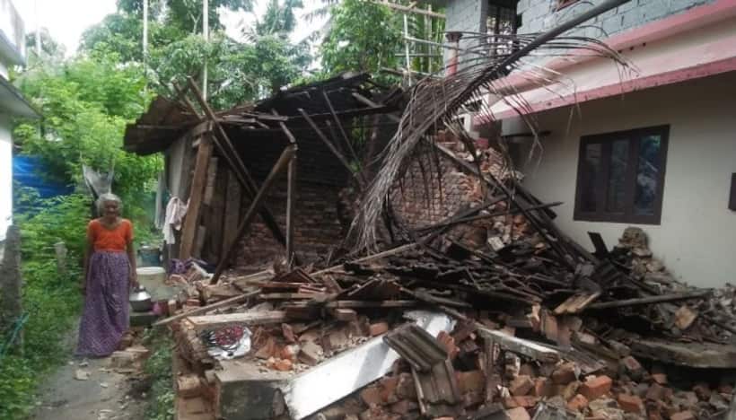 West Bengal: Poor man’s dilapidated house collapses in rain; administration requested to build new one