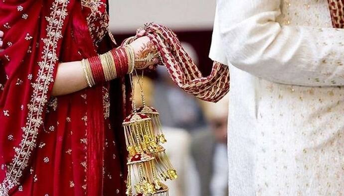 photo of the beloved couple went viral on Facebook, when the wedding started, the groom started crying